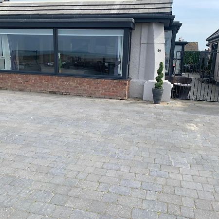 Beach House Apartment On Ground Floor With Sea View - Pet Friendly Cleveleys Exterior photo