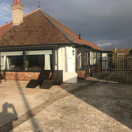 Beach House Apartment On Ground Floor With Sea View - Pet Friendly Cleveleys Exterior photo