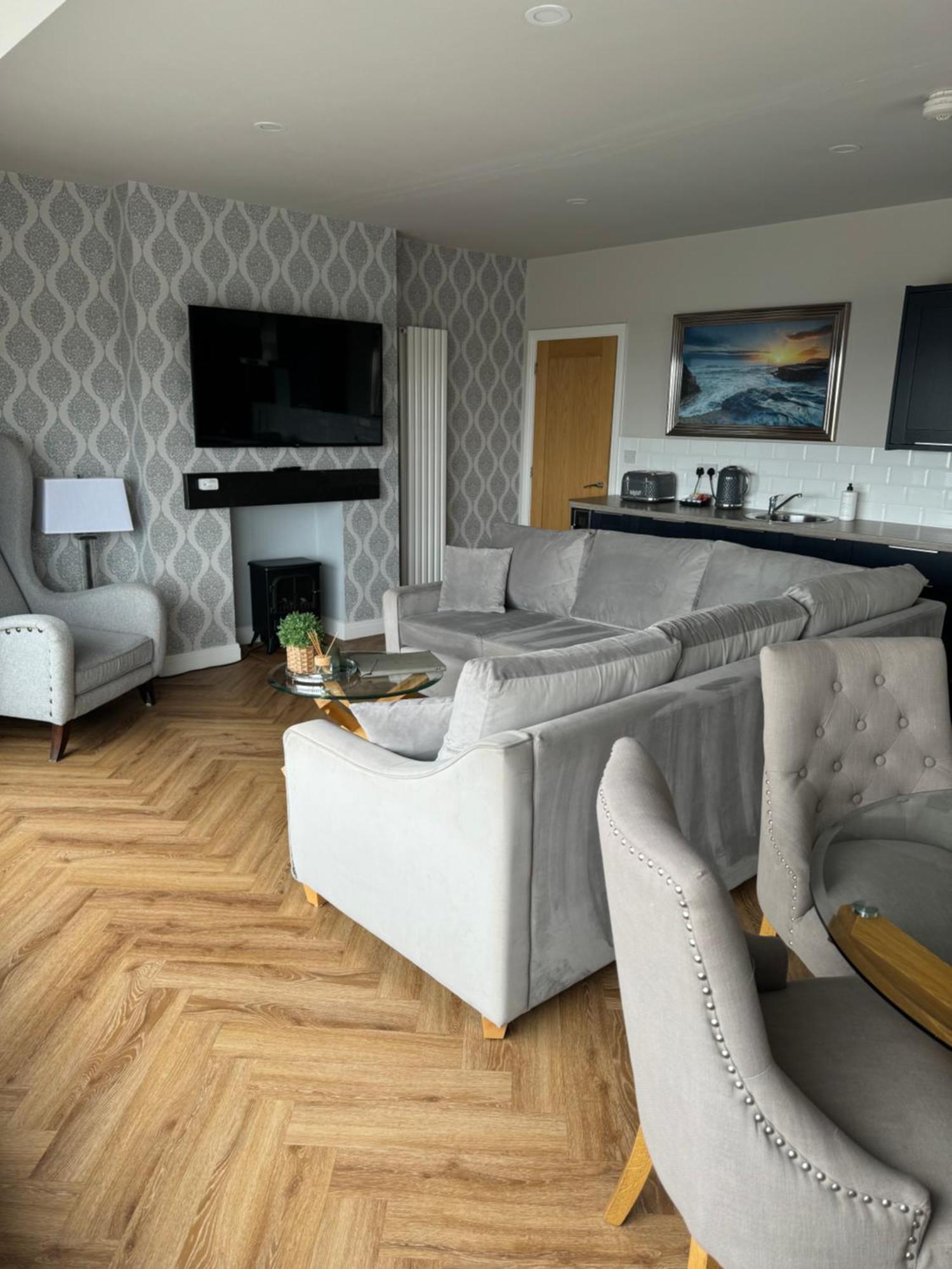 Beach House Apartment On Ground Floor With Sea View - Pet Friendly Cleveleys Exterior photo