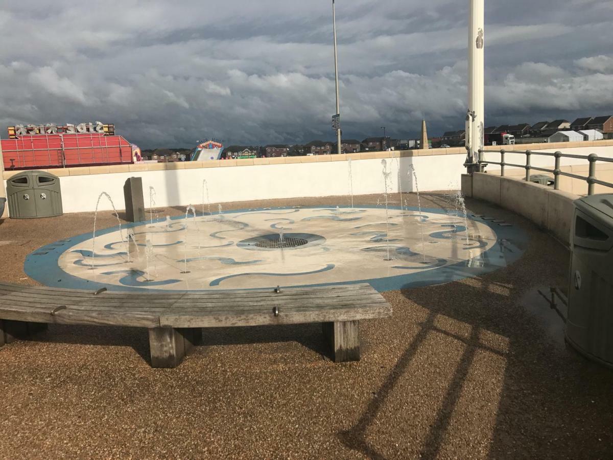 Beach House Apartment On Ground Floor With Sea View - Pet Friendly Cleveleys Exterior photo